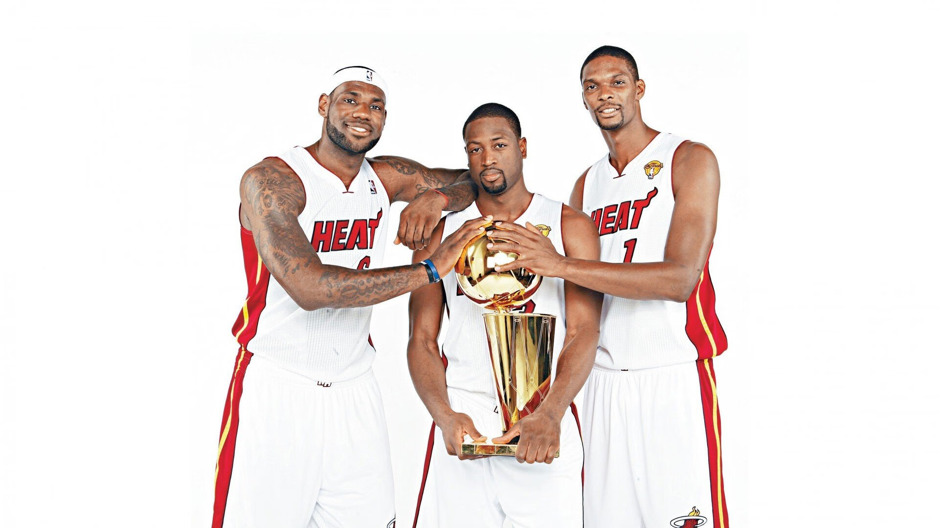 蓝色飓风席卷巴黎!尼日利亚强势登顶,维尼修斯单骑点燃决赛之夜